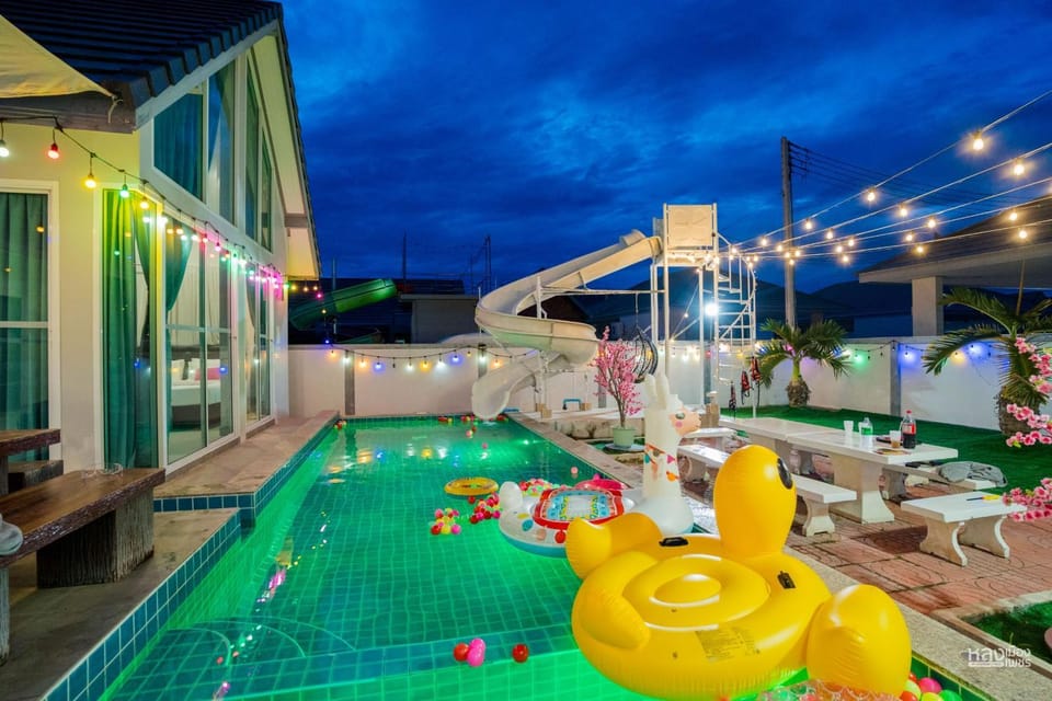 Night, Pool view