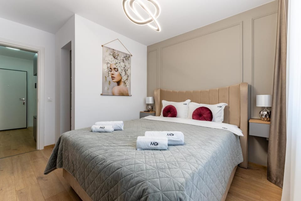 Bed, Photo of the whole room, Bedroom, towels, wardrobe