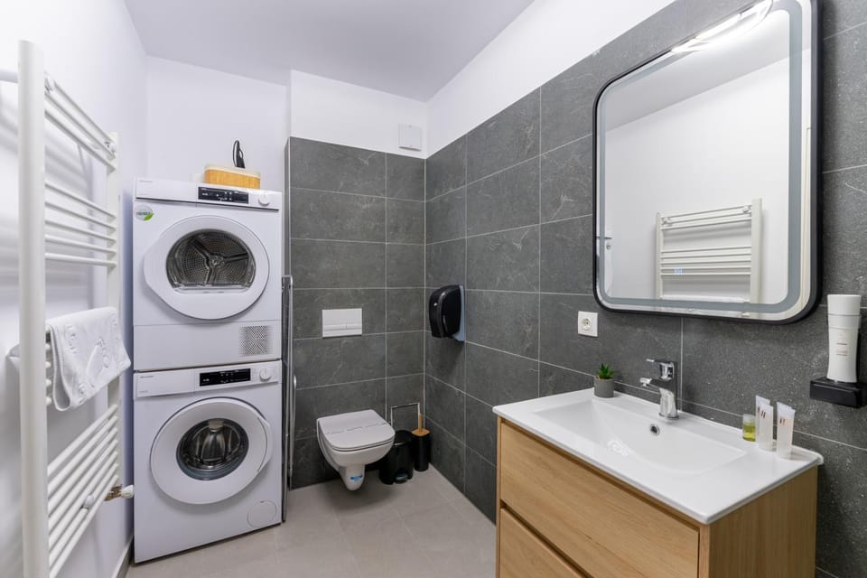 Shower, Toilet, Bathroom, Bath, towels, washing machine, dryer