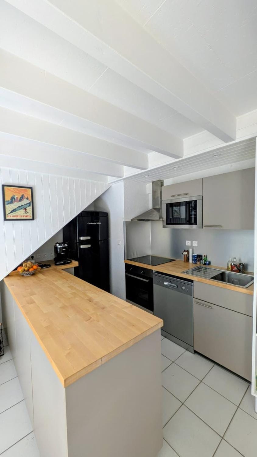 Kitchen or kitchenette, dishwasher, oven, stove