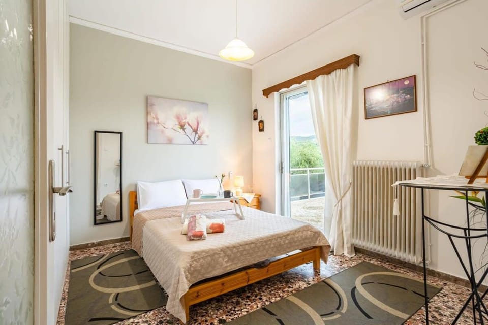 Bed, Photo of the whole room, Bedroom, towels, air conditioner