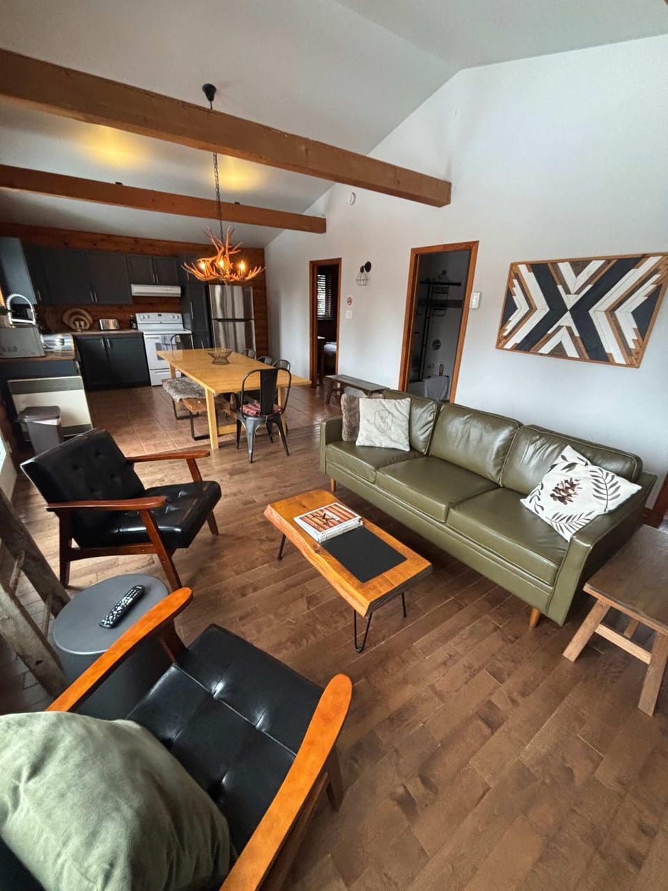Comfort & Nature with Sauna & Spa - Karibu Chalet in Saint-Donat