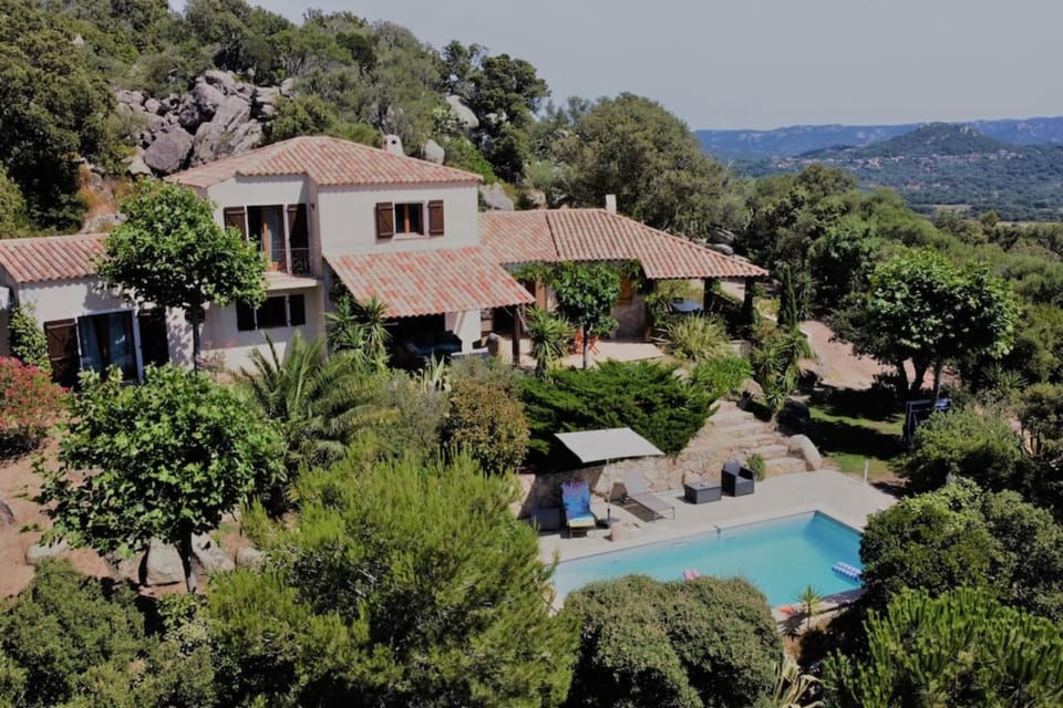 Property building, Patio, Spring, Day, Natural landscape, Bird's eye view, Garden, Garden view, Mountain view, Pool view, Swimming pool, sunbed