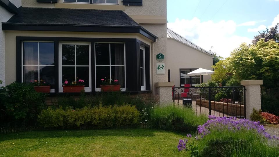Facade/entrance, Garden, On site