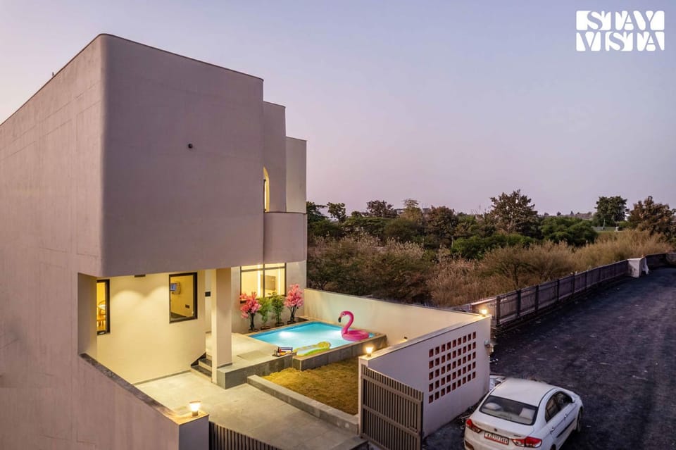 Property building, Swimming pool