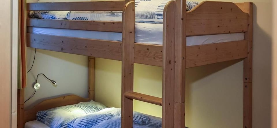 Bedroom, bunk bed