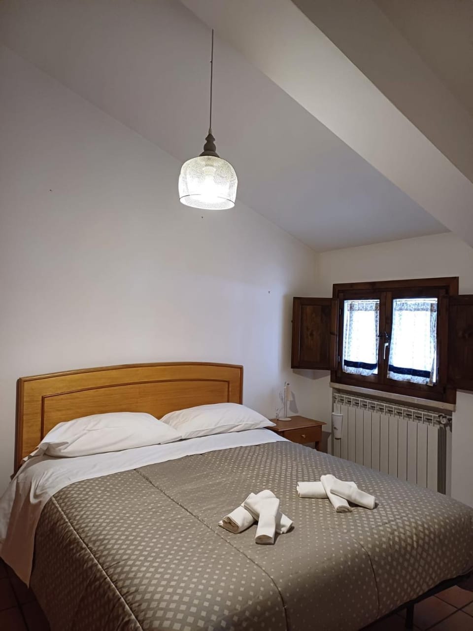 Bed, Photo of the whole room, Bedroom, towels