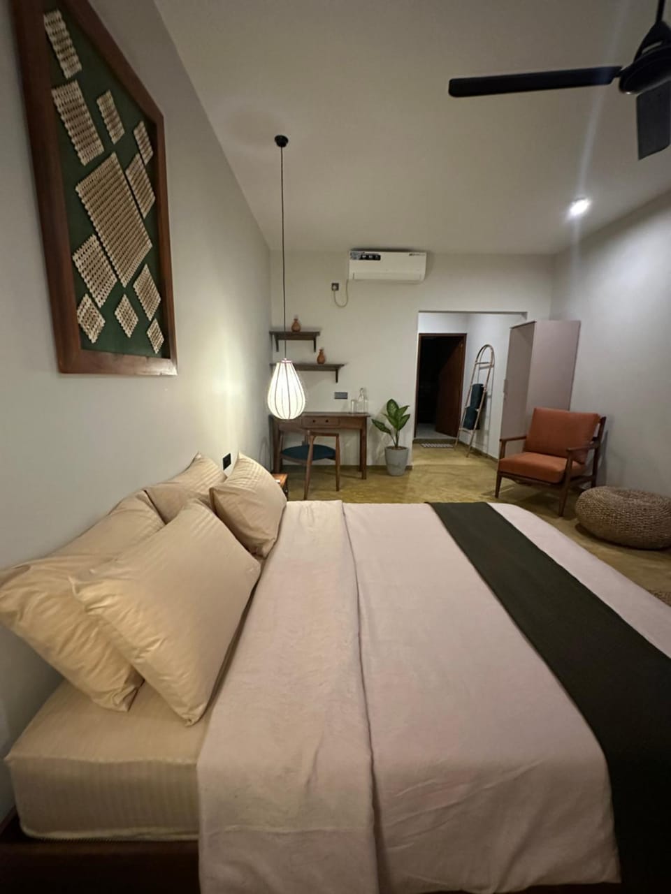 Bed, Living room, Photo of the whole room, Bedroom