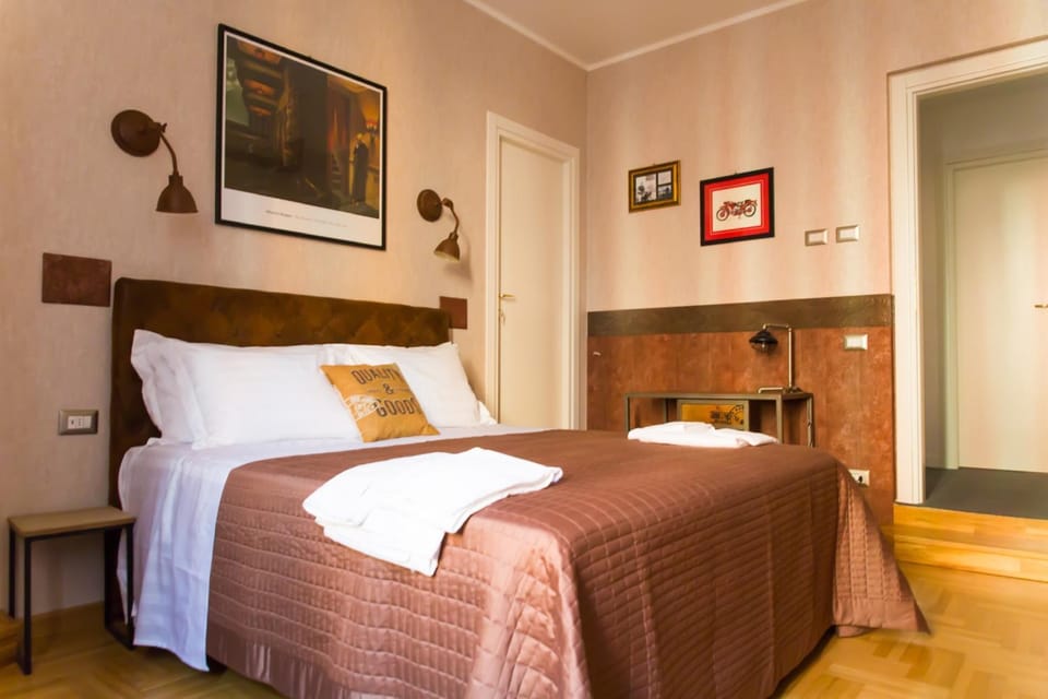 Bed, Photo of the whole room, City view