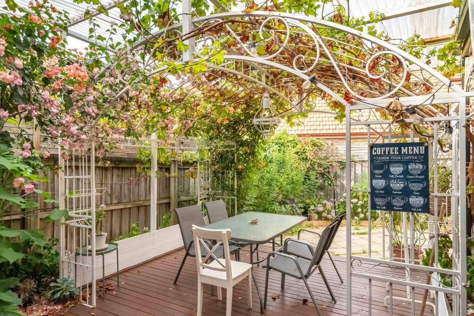 Patio, Day, Garden, Dining area, Garden view