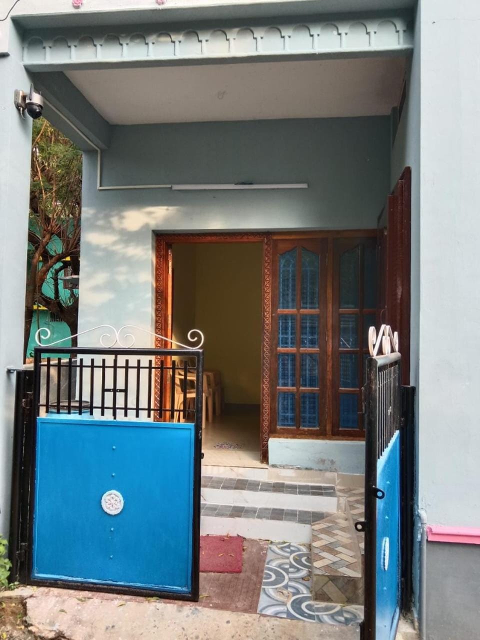 Facade/entrance