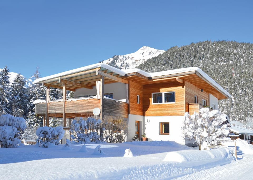 Property building, Day, Winter, On site