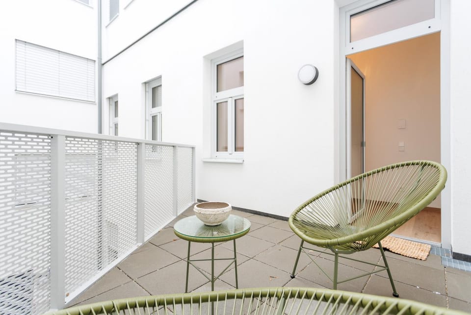 Day, Balcony/Terrace, Seating area, Dining area