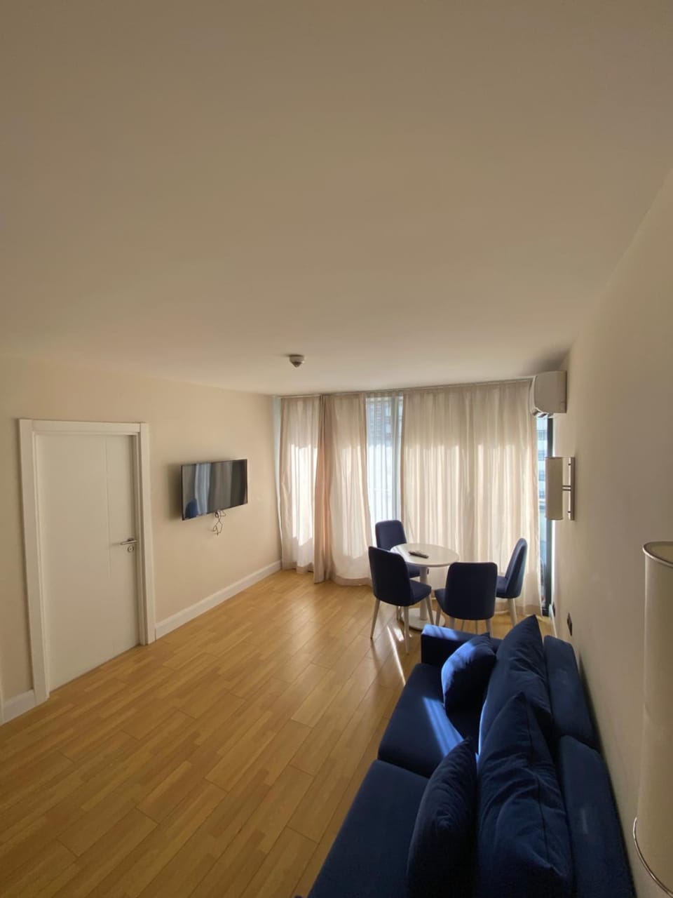 TV and multimedia, Living room, Dinner