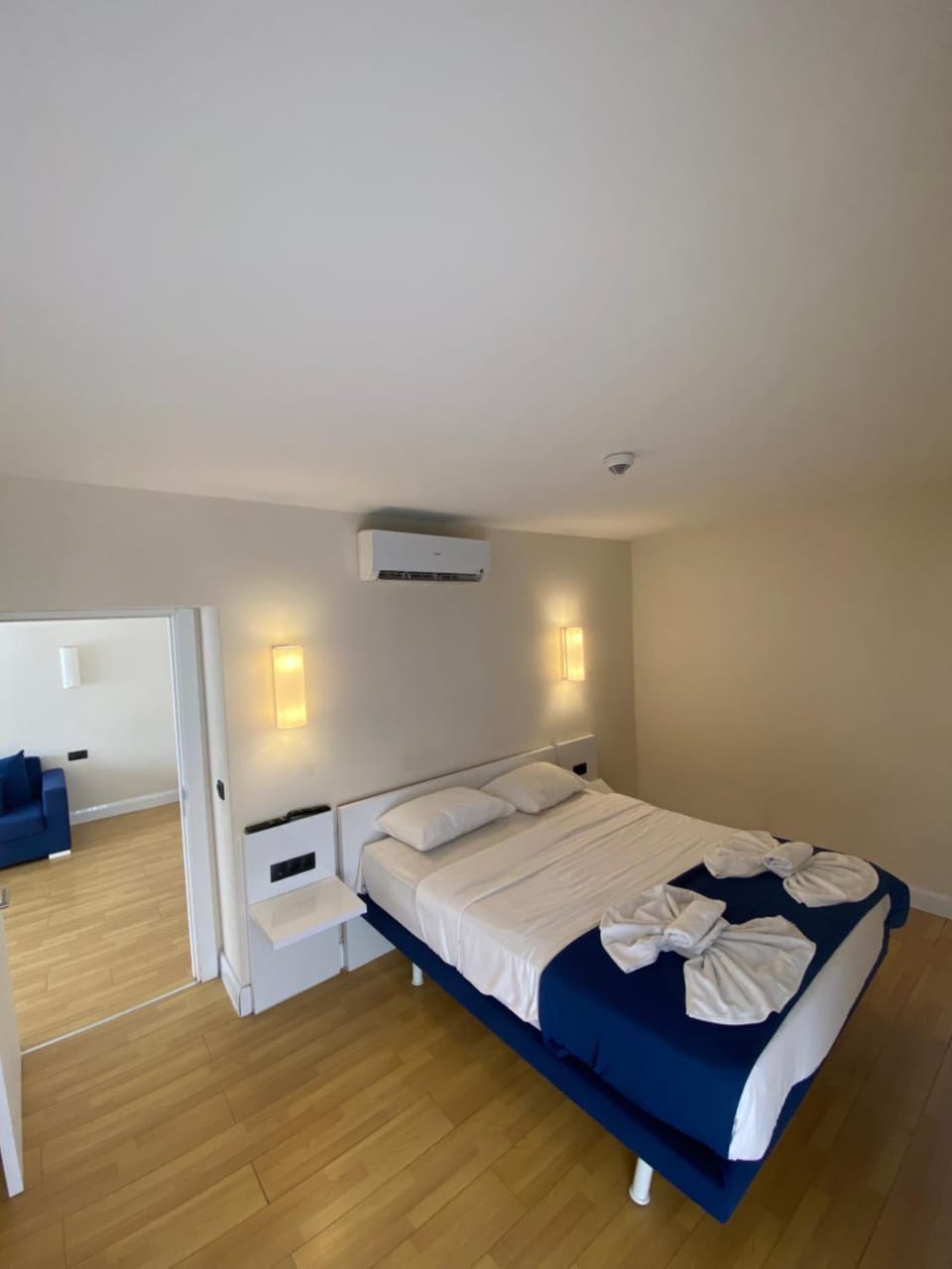 Bed, Bedroom, air conditioner