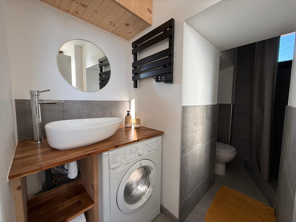 Shower, Toilet, Bathroom, washing machine