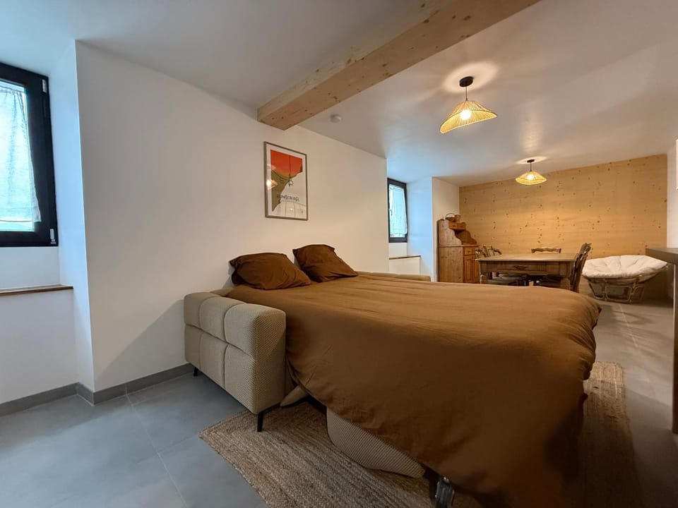 Bed, Living room