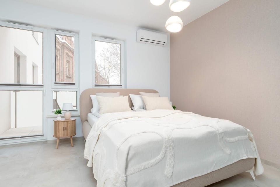Bed, air conditioner