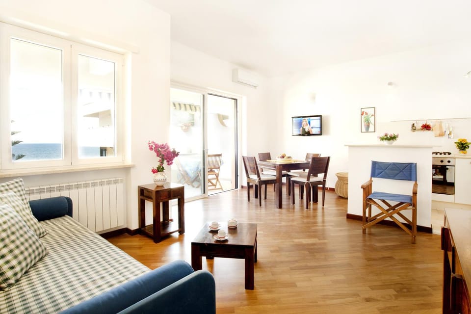 TV and multimedia, Balcony/Terrace, Living room, Dining area