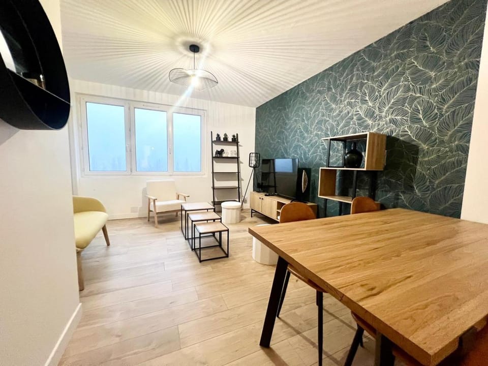 TV and multimedia, Living room, Seating area, Dining area