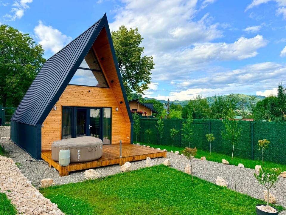 Property building, Spring, Day, Natural landscape, Garden, Garden view