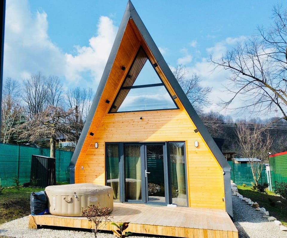 Property building, Hot Tub