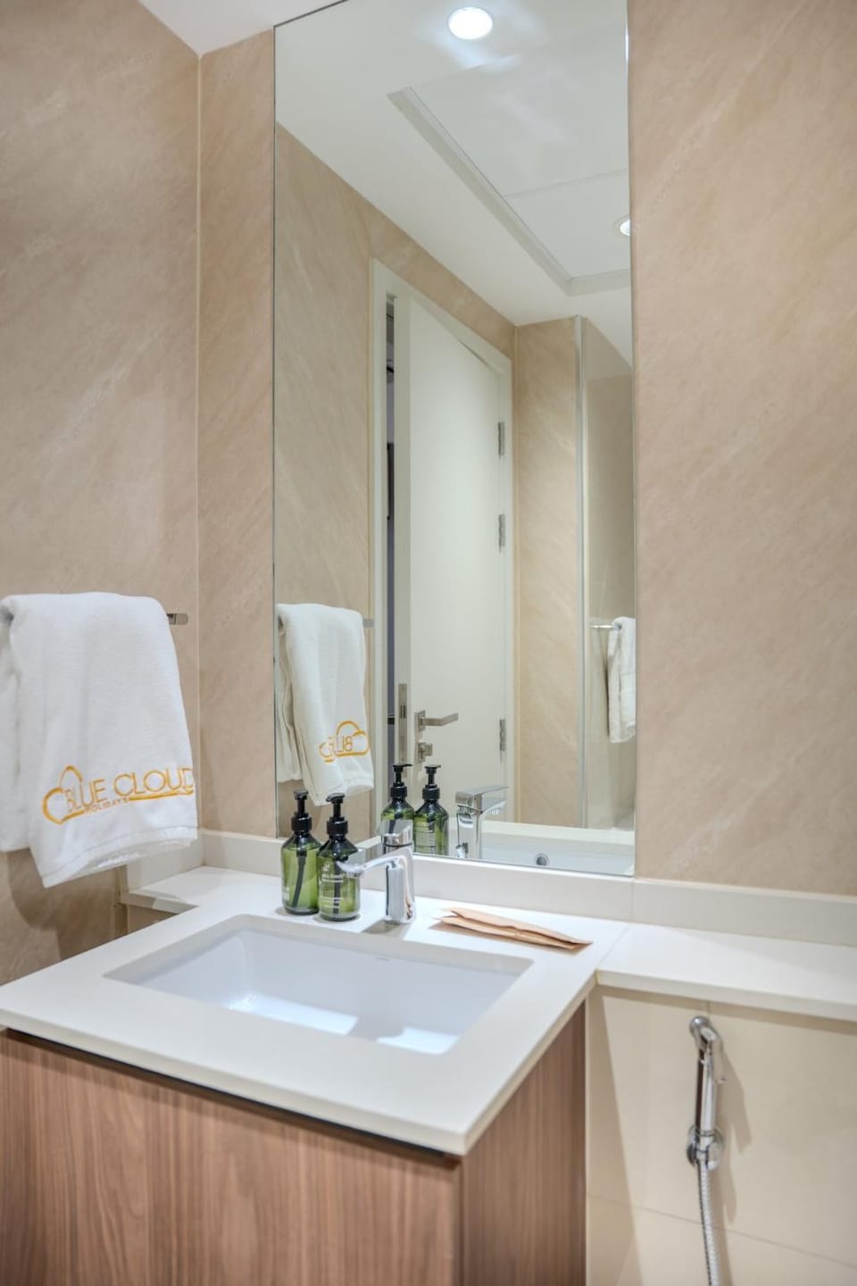 Uptown Al Zahia Studio in Sharjah - With Workstation Apartment in Al Sharjah