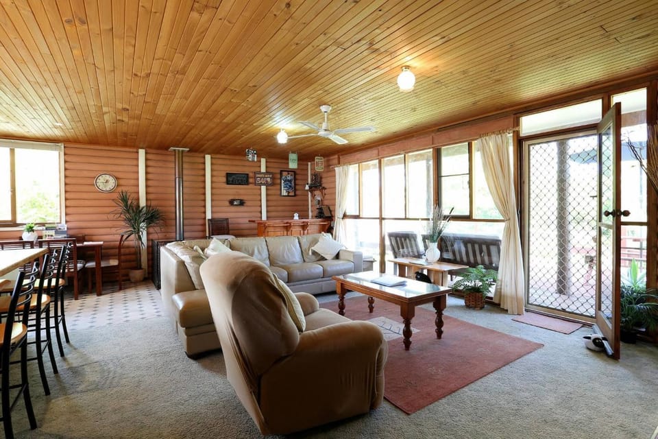 Chloes Cabin Accommodation Cabin in White Beach