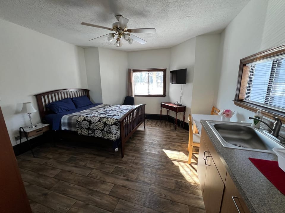 Malden Studio near Boston -- Private Stay with Kitchenette, Laundry Apartment in Malden