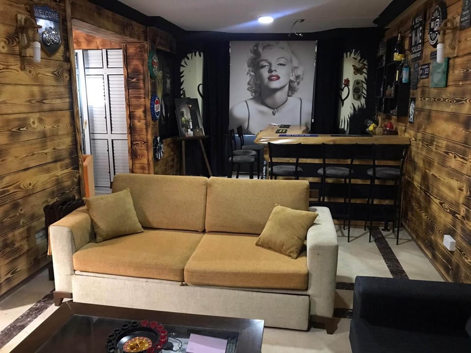 Living room, Seating area