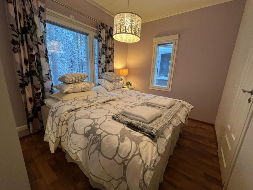 Bed, Photo of the whole room, Bedroom, towels