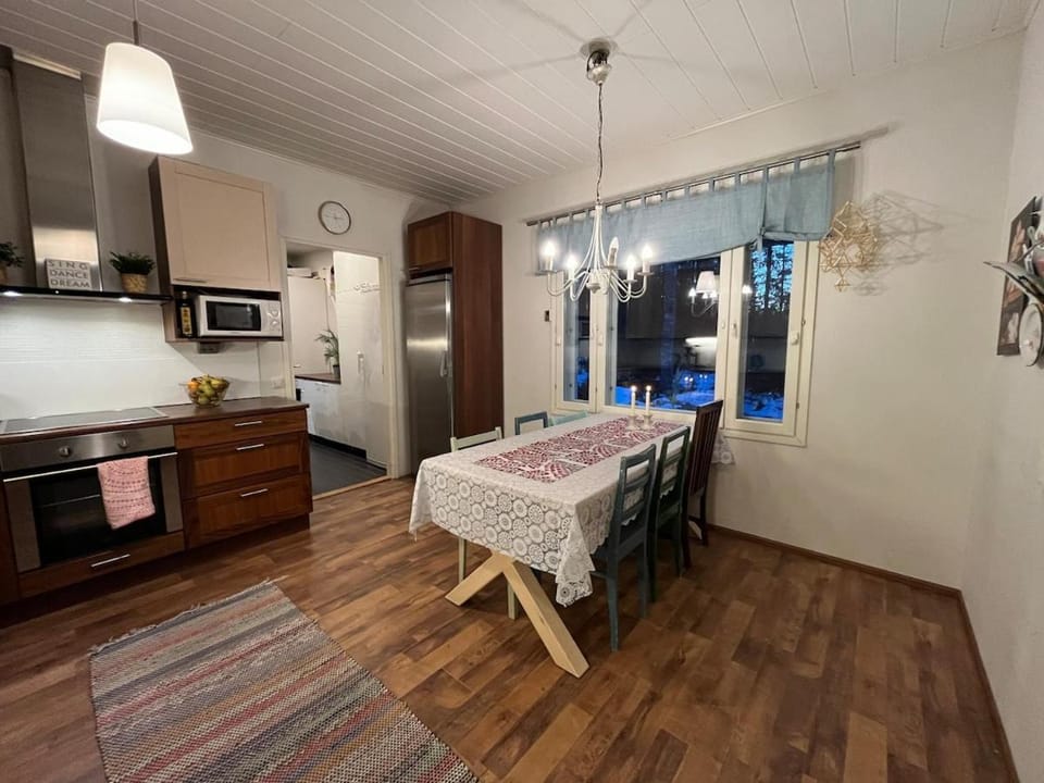 Kitchen or kitchenette, Dining area, oven, stove