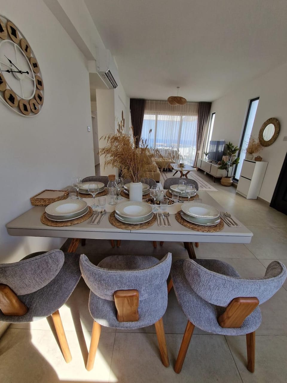 Living room, Seating area, Dining area