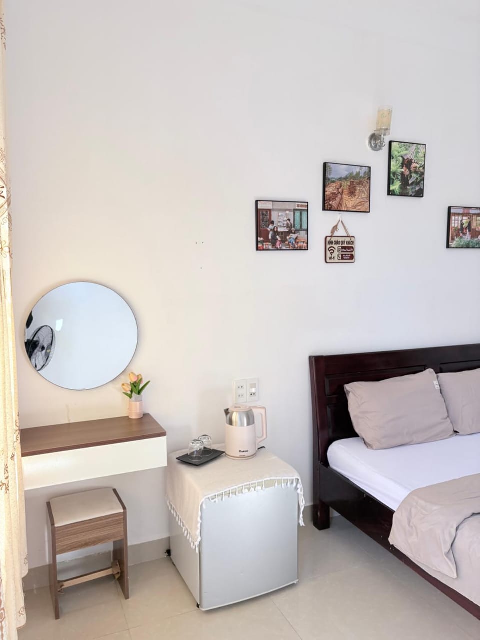 Photo of the whole room, furniture