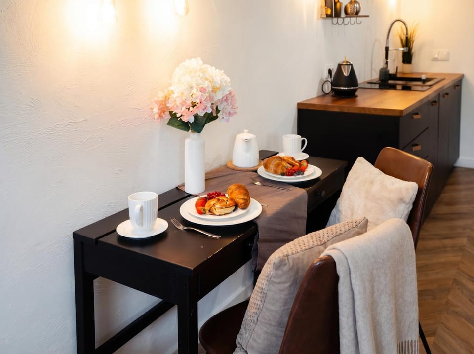 Living room, Food and drinks, Seating area, Dining area, Food, Breakfast, Continental breakfast