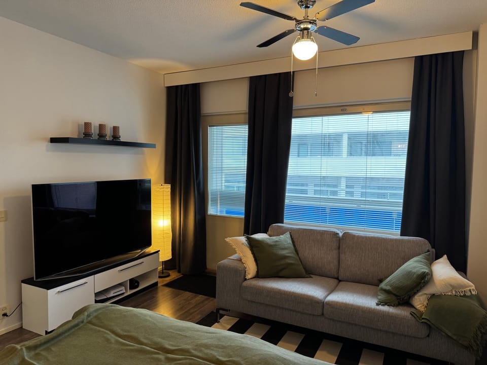 Communal lounge/ TV room, TV and multimedia, Living room, Seating area