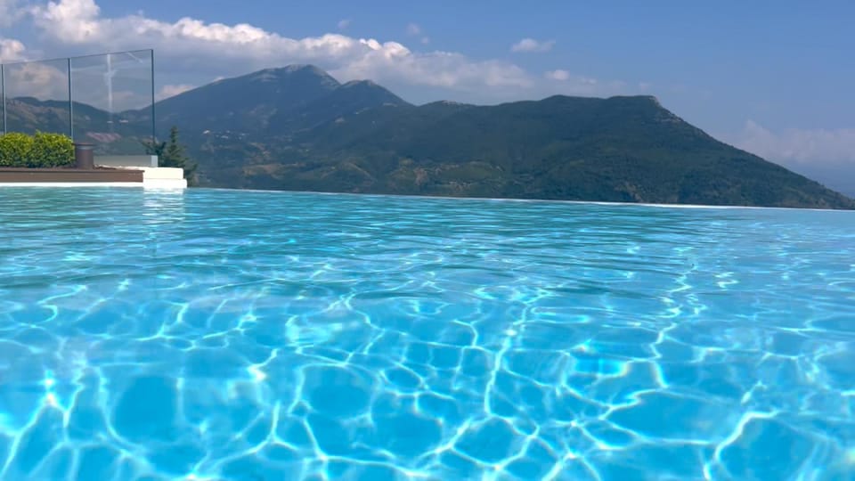 Mountain view, Swimming pool