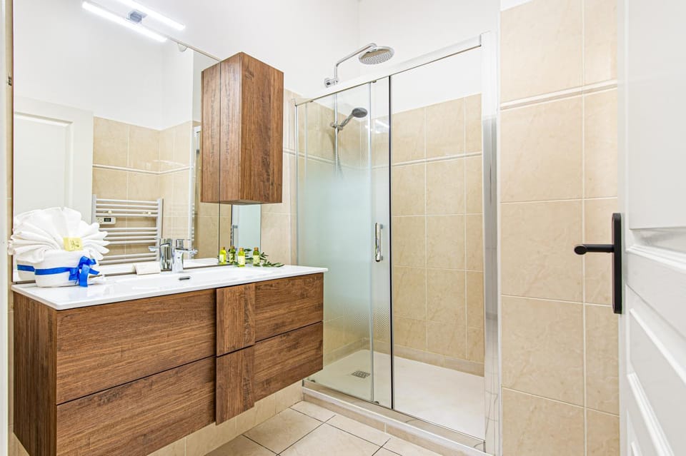 Shower, Bathroom
