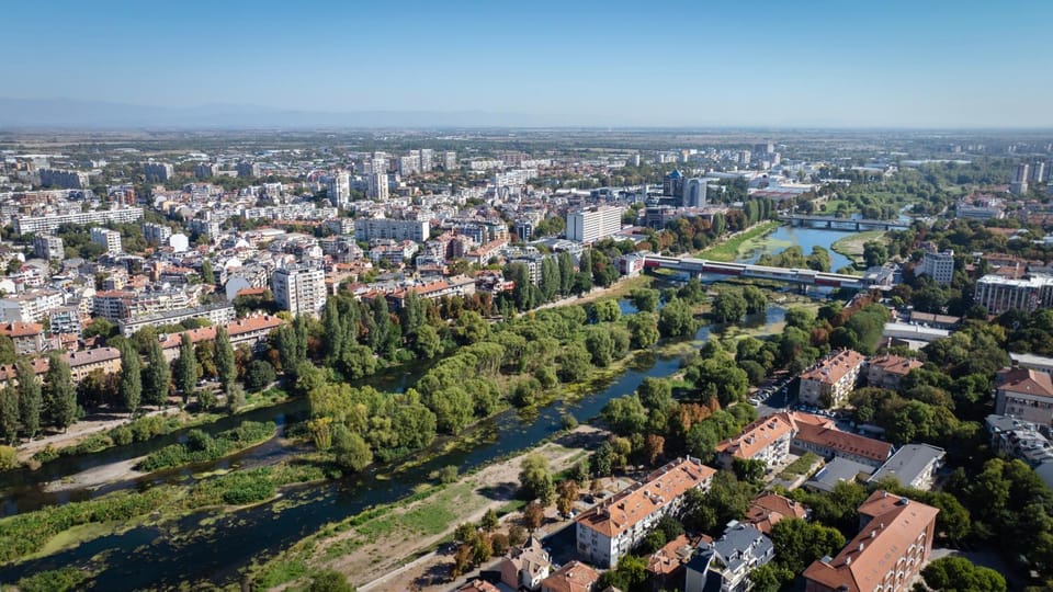 Nearby landmark, Day, Neighbourhood, Natural landscape, Bird's eye view, View (from property/room), View (from property/room), City view, River view, Street view, Location