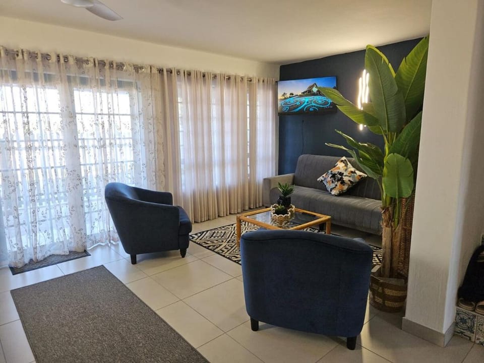 Property building, TV and multimedia, Seating area