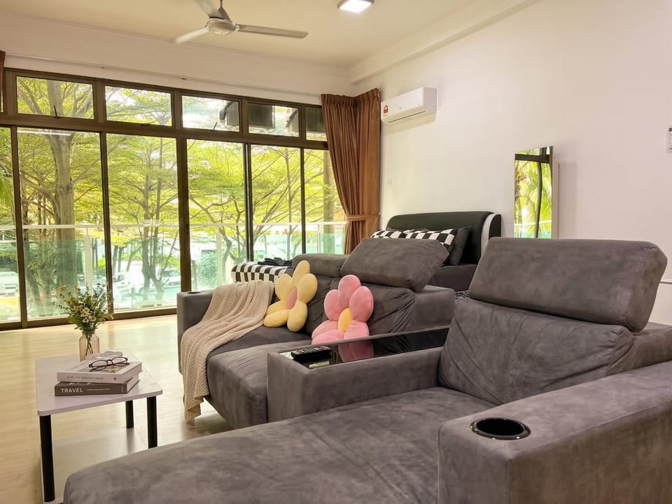 Mount Austin #Palazio A1 Spacious 2Pax Smart TV Apartment in Johor Bahru