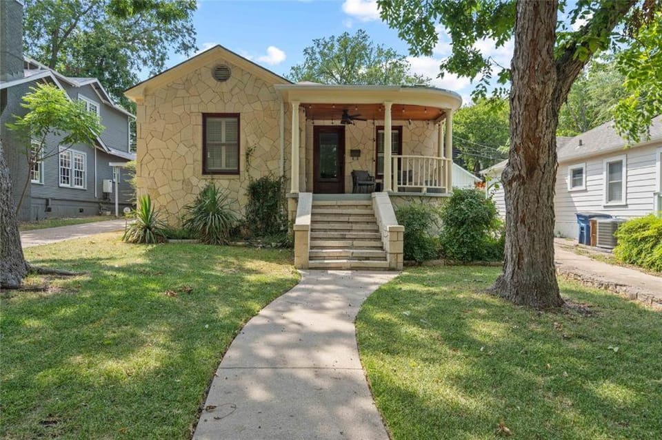 1930s Austin Charming Home and Hot Tub Near South Congress House in Austin