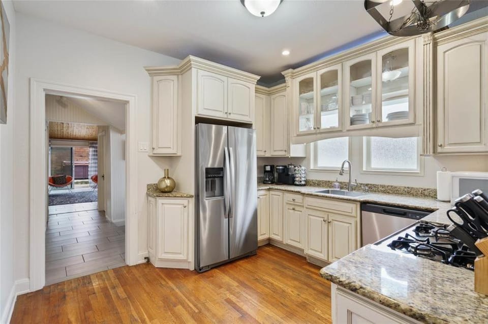 1930s Austin Charming Home and Hot Tub Near South Congress House in Austin