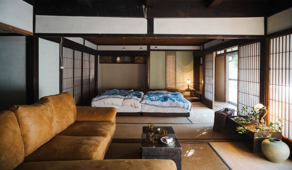 Photo of the whole room, Seating area, Bedroom