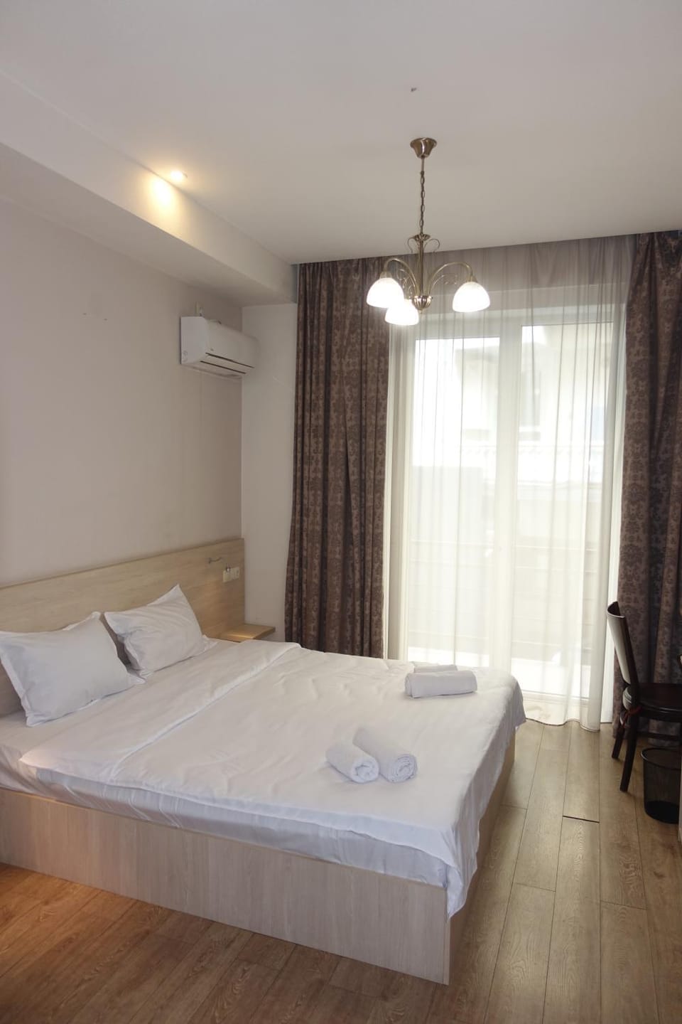 Bed, Bedroom, towels, air conditioner