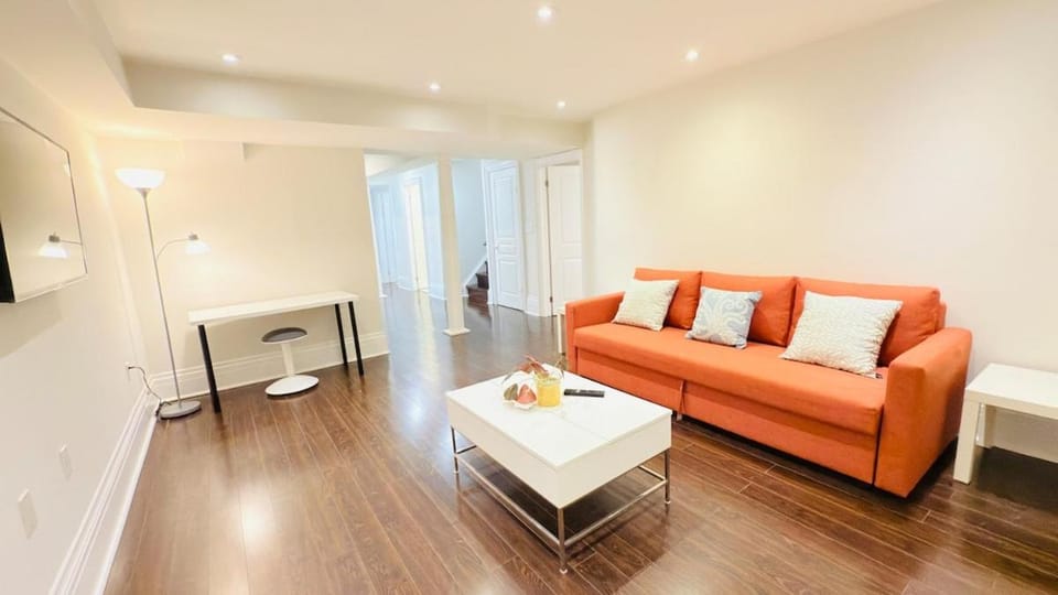 Newly Renovated Private Suite Separate Entrance Apartment in Richmond Hill