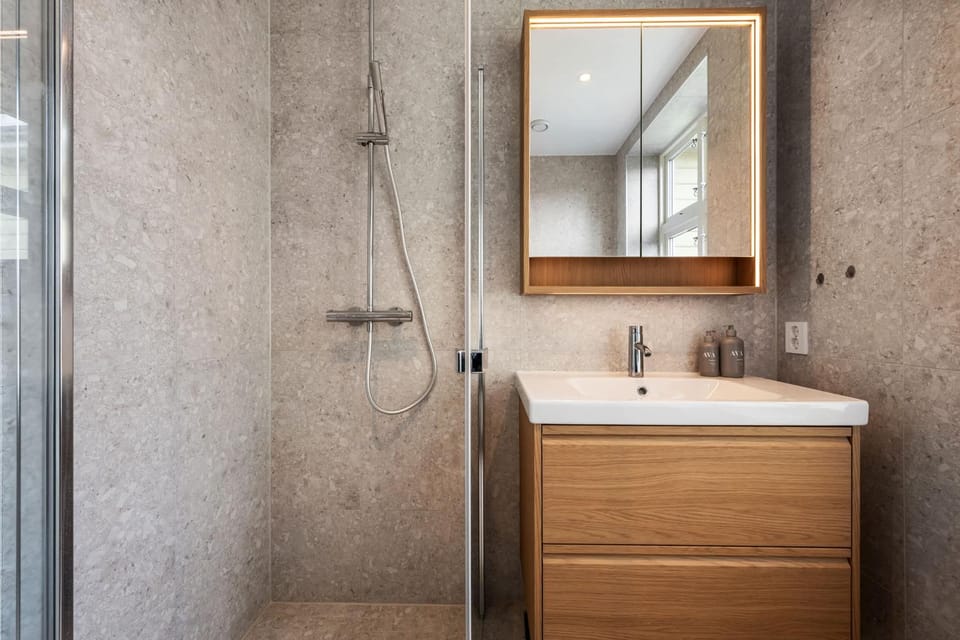 Shower, Bathroom