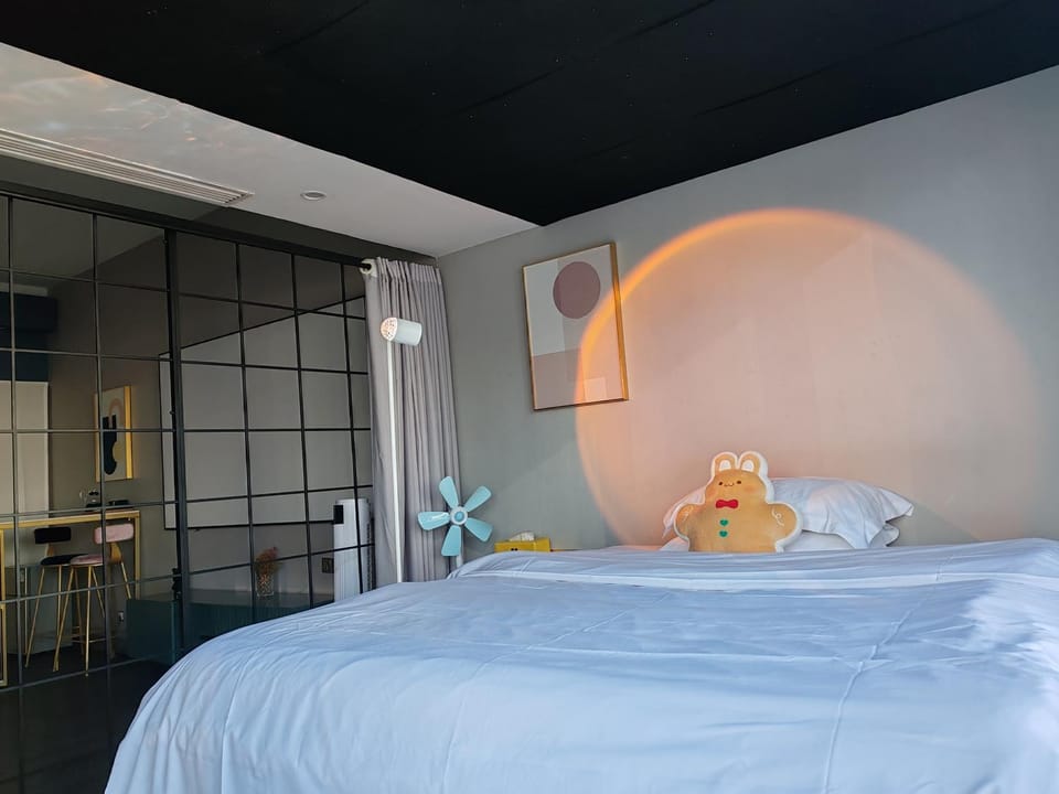 Bed, Bedroom