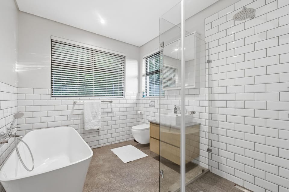 Shower, Toilet, Bathroom, Bath, towels