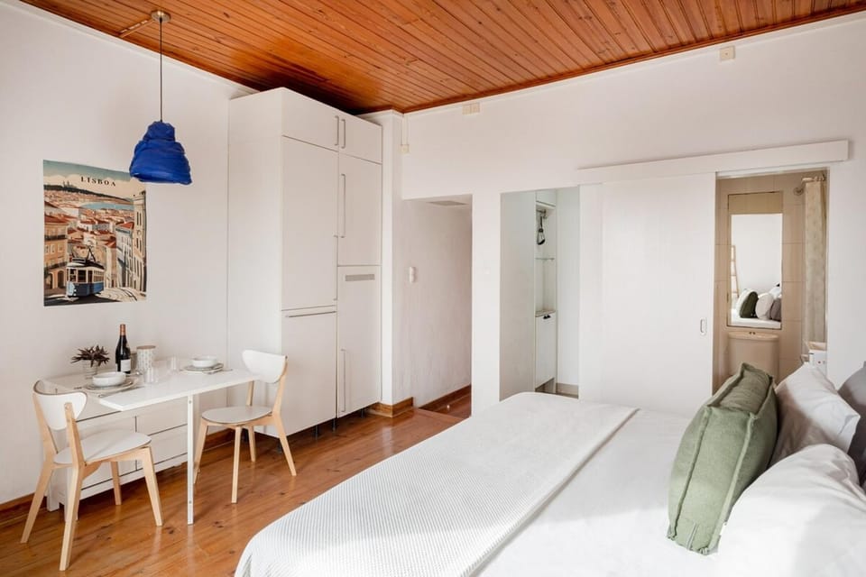 Alfama Views Studio in Historical Lisbon Apartment in Lisbon